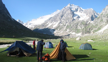 hampta_pass_trekking